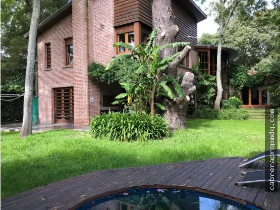 Casa de 4 ambientes en venta en PARQUE MONTEMAR-EL GROSELLAR