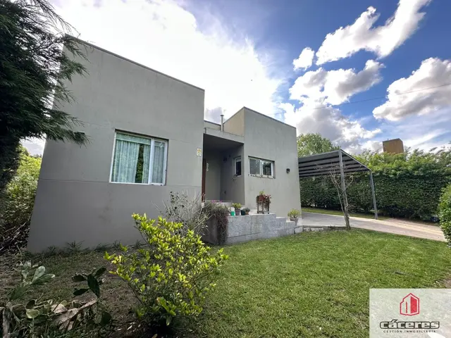 Casa de 3 ambientes en venta en LA GLORIA DE LA PEREGRINA