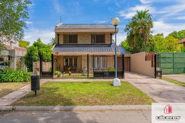 Casa de 4 ambientes en venta en PARQUE LURO