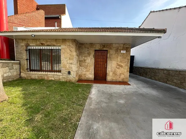 Casa de 3 ambientes en alquiler en PARQUE LURO