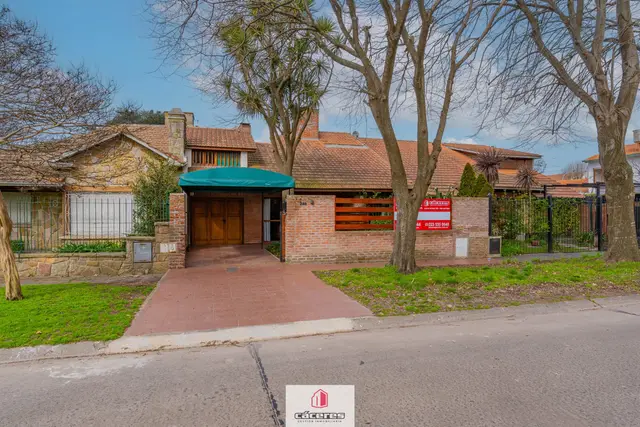 Casa de 4 ambientes en venta en PARQUE LURO