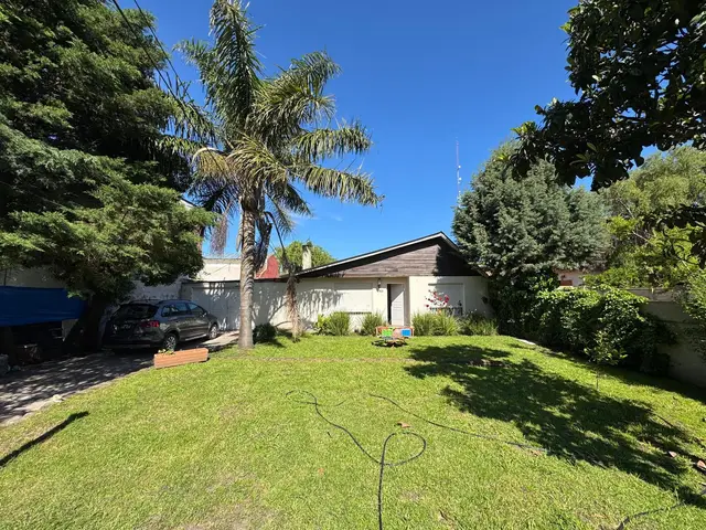 Casa de 4 ambientes en venta en SANTA MONICA