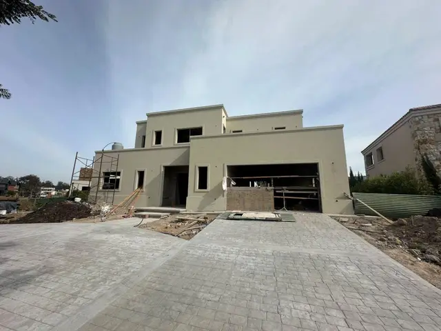 Casa de 5 ambientes en venta en LOS ACANTILADOS