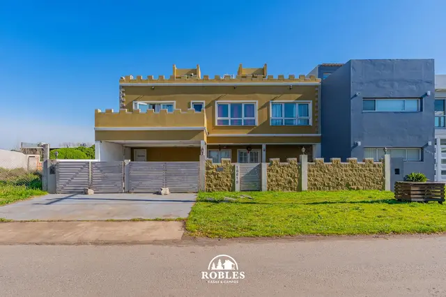 Casa de 7 ambientes en venta en Los Acantilados