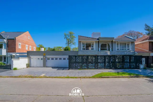 Casa de 5 ambientes en venta en FUNES Y SAN LORENZO