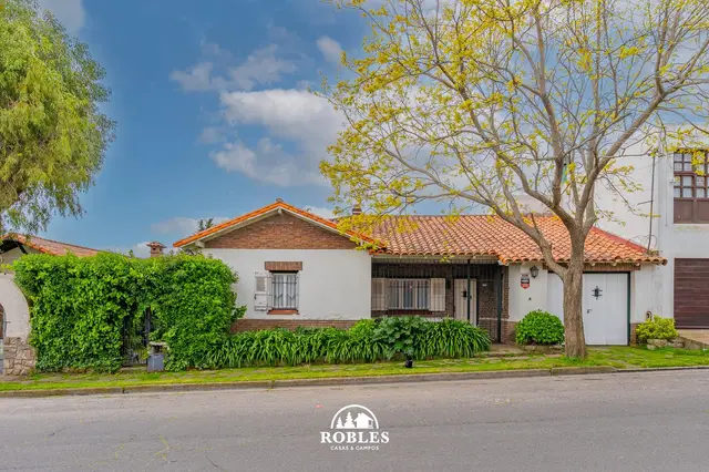 Casa de 5 ambientes en venta en LOS TRONCOS
