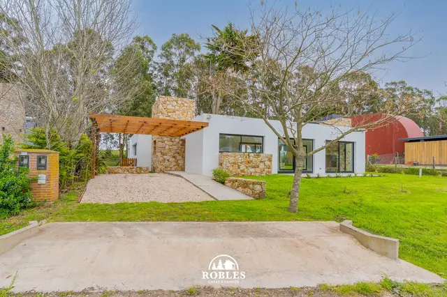 Casa de 4 ambientes en venta en Barrancas de San Benito Country Club