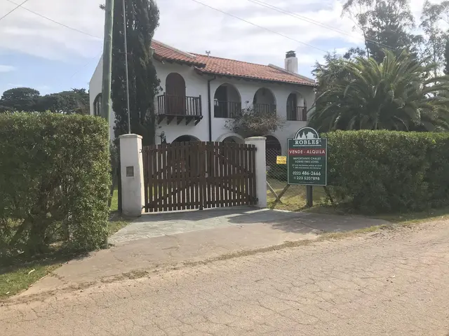 Casa de 5 ambientes en venta en LOS ACANTILADOS