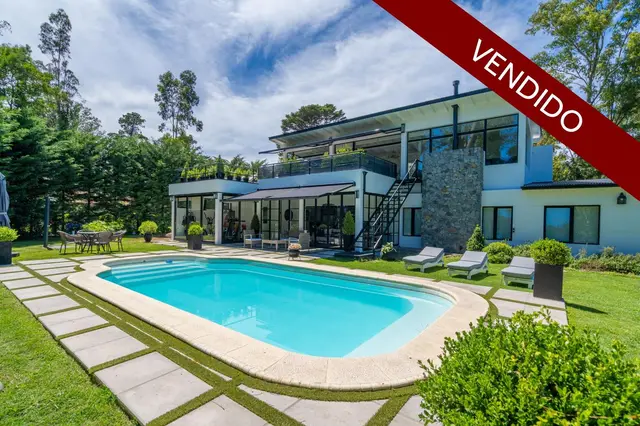 Casa de 5 ambientes en venta en BOSQUE PERALTA RAMOS