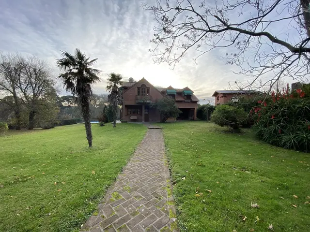 Casa de 8 ambientes en venta en COLINA ALEGRE