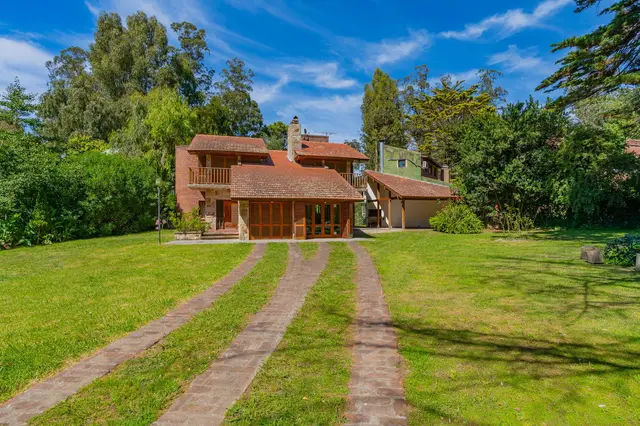 Casa de 5 ambientes en venta en BOSQUE PERALTA RAMOS