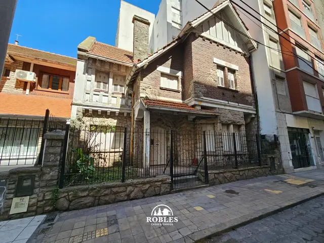 Local de 19 ambientes en venta en Centro