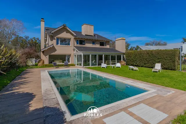 Casa de 6 ambientes en venta en NUEVO GOLF