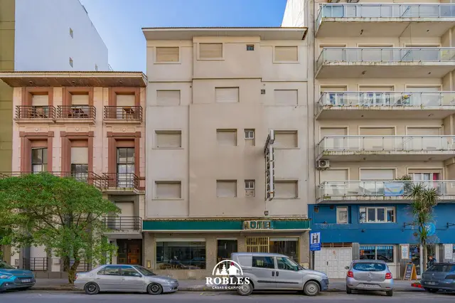 Local de 29 ambientes en venta en LA PERLA