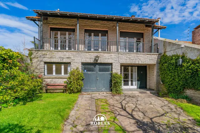 Casa de 4 ambientes en venta en LOS TRONCOS