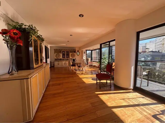 Departamento de 4 ambientes en venta en Área Centro