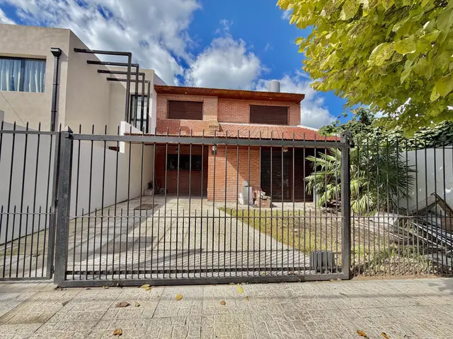 Casa de 4 ambientes en venta en Caisamar
