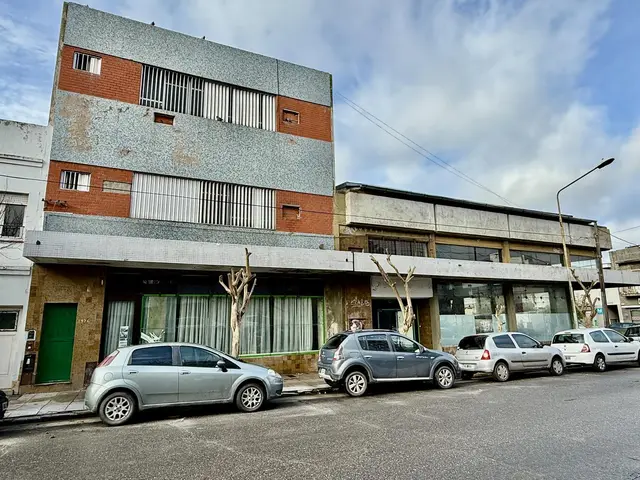 Local de 2 ambientes en venta en Área Centro