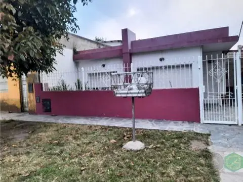 Casa de 3 ambientes en venta en Jorge Newbery