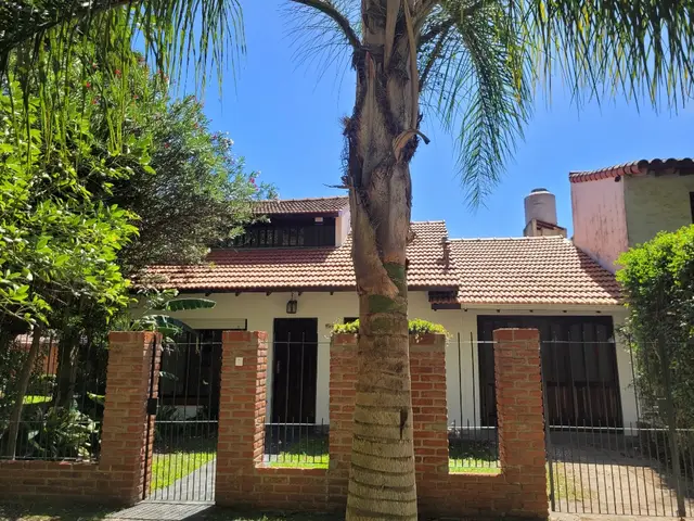 Casa de 4 ambientes en venta en LOS TILOS