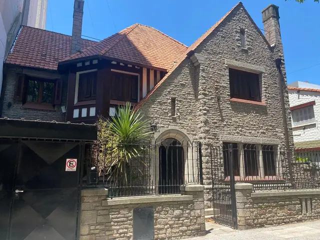 Casa de 9 ambientes en venta en Centro