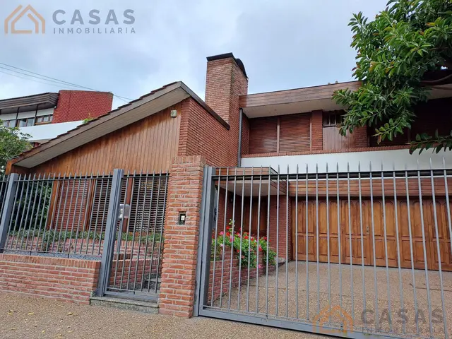 Casa de 4 ambientes en venta en LOS TRONCOS