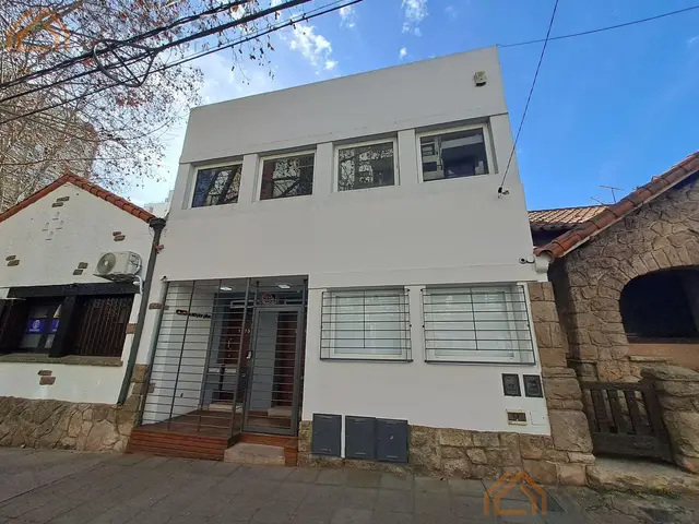 Local de 5 ambientes en alquiler en Centro