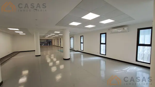 Local de 2 ambientes en venta en Área Centro
