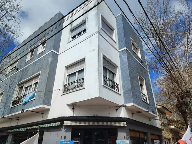 Departamento de 3 ambientes en venta en Plaza Colón