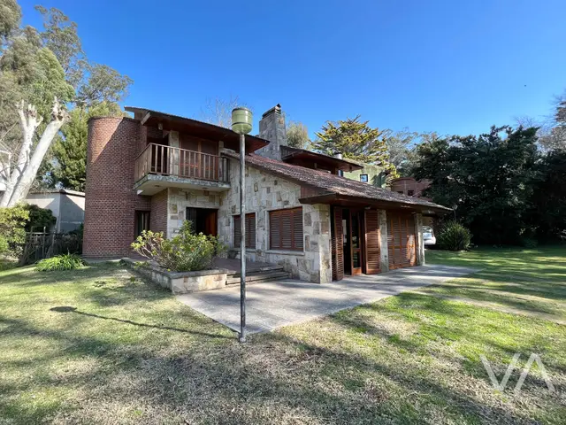Casa de 5 ambientes en venta en BOSQUE PERALTA RAMOS