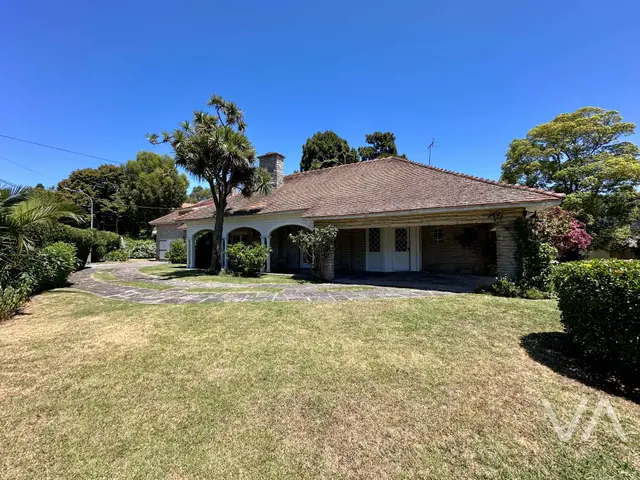 Casa de 7 ambientes en venta en DIVINO ROSTRO