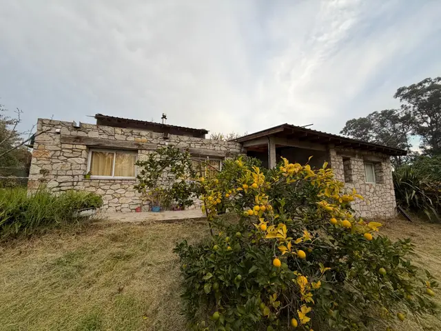 Casa de 4 ambientes en alquiler en LA GLORIA DE LA PEREGRINA