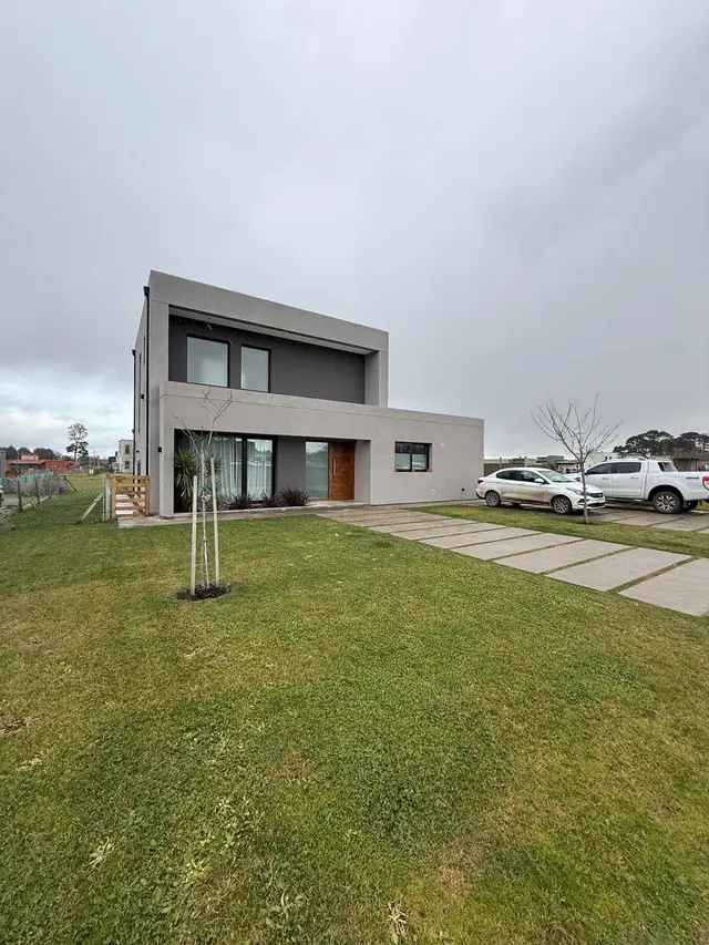 Casa de 5 ambientes en alquiler en Arenas Chico