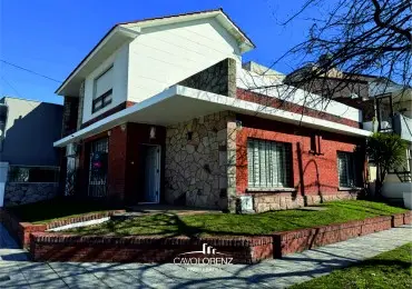 Casa de 5 ambientes en venta en FUNES Y SAN LORENZO