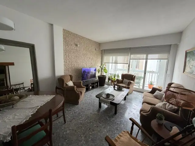Departamento de 4 ambientes en venta en LAS AVENIDAS