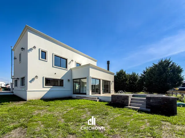 Casa de 5 ambientes en venta en Rumencó Joven