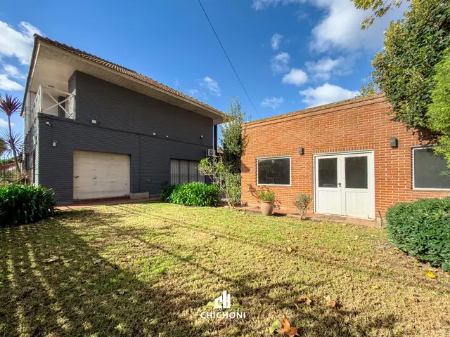 Casa de 5 ambientes en venta en SANTA MONICA