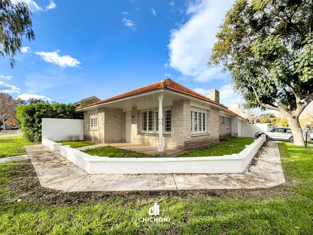 Casa de 4 ambientes en venta en PARQUE LURO