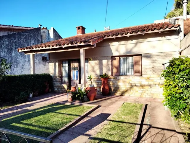 Casa de 3 ambientes en venta en PARQUE LURO