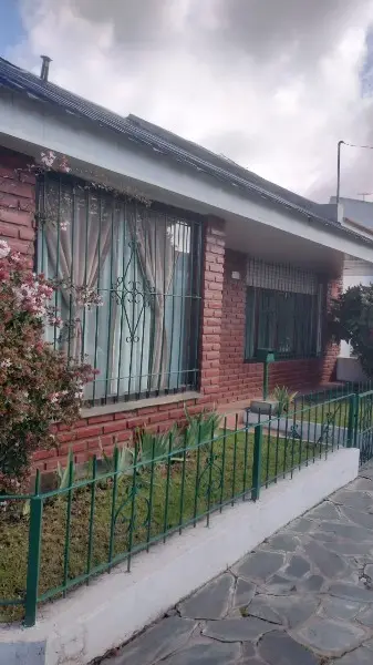 Casa de 4 ambientes en venta en VILLA LOURDES