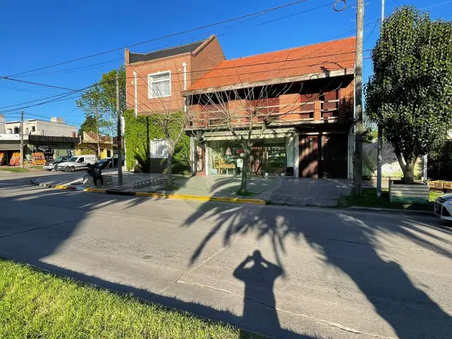 Local de 6 ambientes en venta en PARQUE LURO
