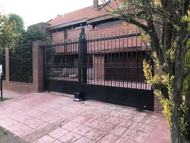 Casa de 6 ambientes en venta en LOPEZ DE GOMARA