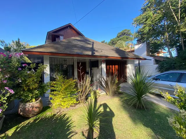 Casa de 5 ambientes en alquiler en LA FLORIDA