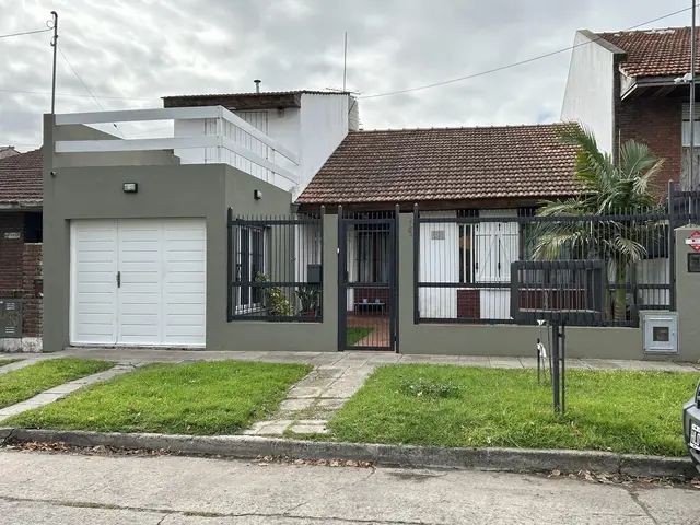 Casa de 7 ambientes en venta en VILLA PRIMERA
