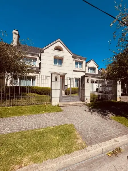 Casa de 5 ambientes en venta en DIVINO ROSTRO