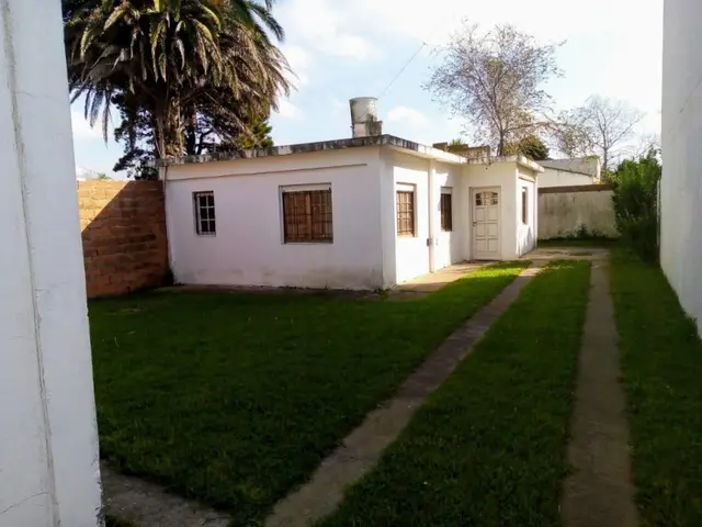 Casa de 3 ambientes en venta en PARQUE MONTEMAR-EL GROSELLAR