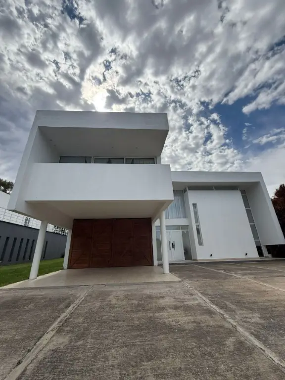 Casa de 4 ambientes en venta en AEROPARQUE