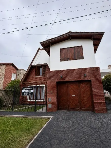 Casa de 4 ambientes en venta en AEROPARQUE