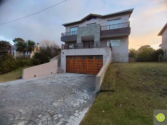 Casa de 4 ambientes en venta en SIERRA DE LOS PADRES