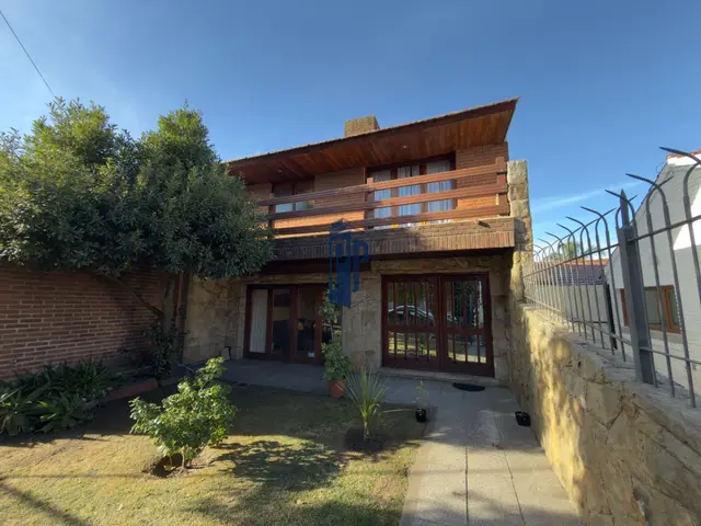 Casa de 5 ambientes en venta en PARQUE LURO